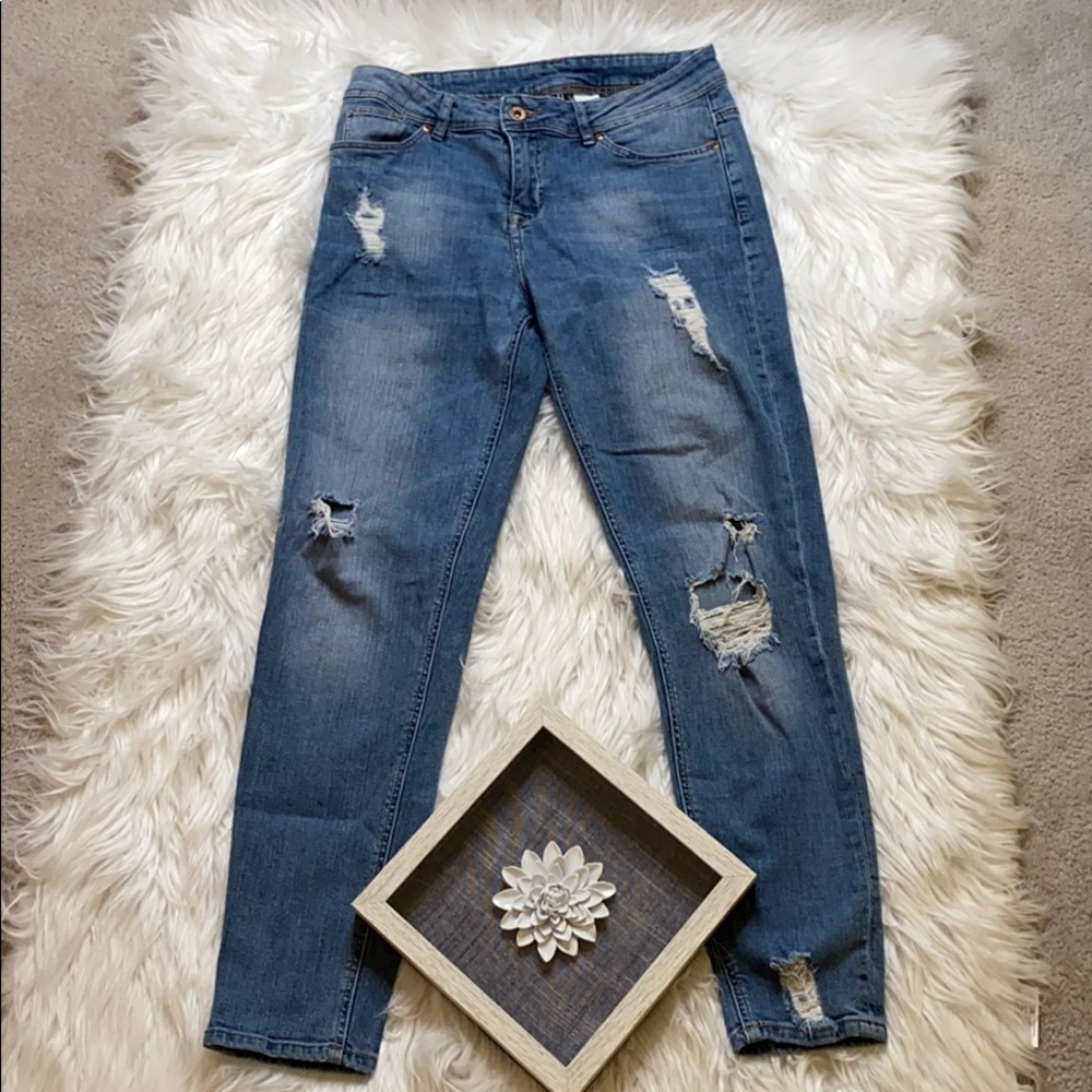 Divided Jeans w/ Stress Holes, Comfy Jeans, size 4